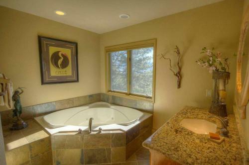 Azure Chateau By Lake Tahoe Accommodations