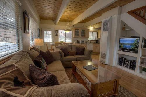 Cozy Mountain Hideaway By Lake Tahoe Accommodations