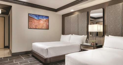 Luxor Hotel & Casino By Suiteness