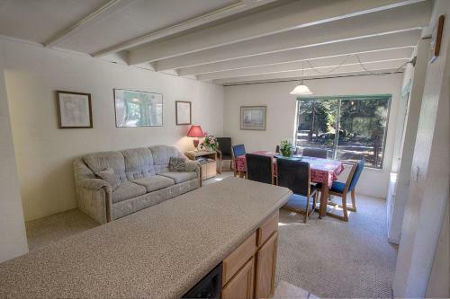 Village Pleasure By Lake Tahoe Accommodations