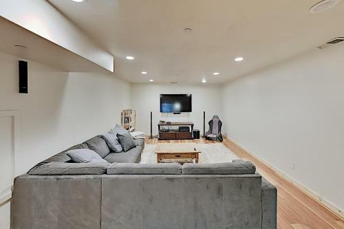 Immaculate Forest Home With Hot Tub - No Pets Home