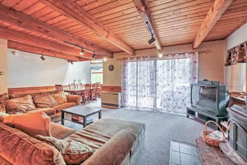 Spacious Bartlett Townhome Less Than 6 Mi To Attitash Mtn!