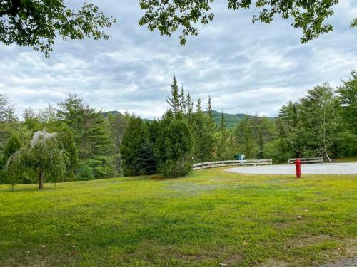 Great Location. Sleeps 10. Hot Tub. Updated