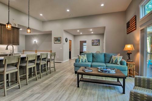 Gilford House With Deck And Grill - Mins To Beach!