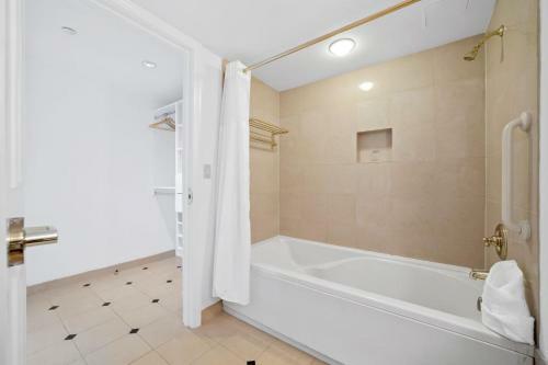 Apartamento Spacious 2br 3ba Beachfront Condo Cozysuites At Showboat
