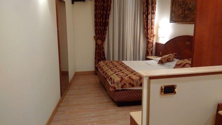 Mokinba Hotels King