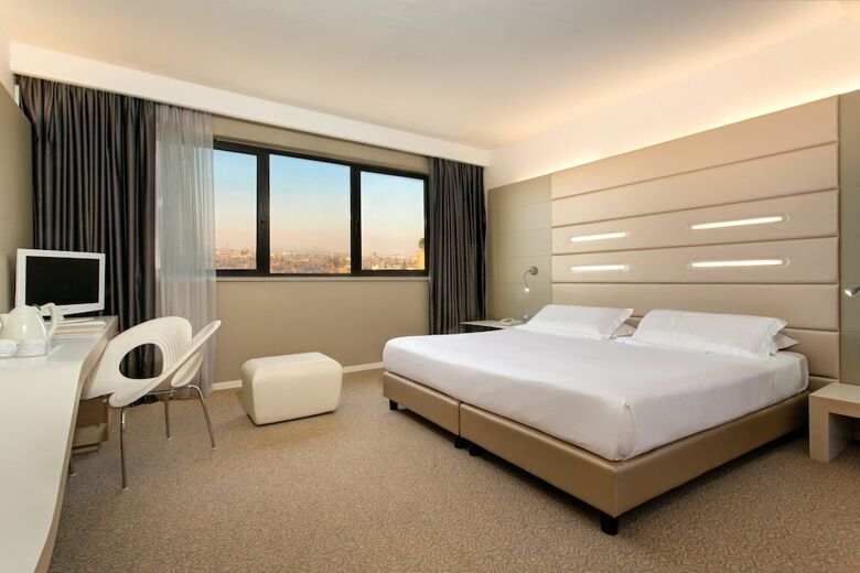 Hotel B4 Bologna Tower