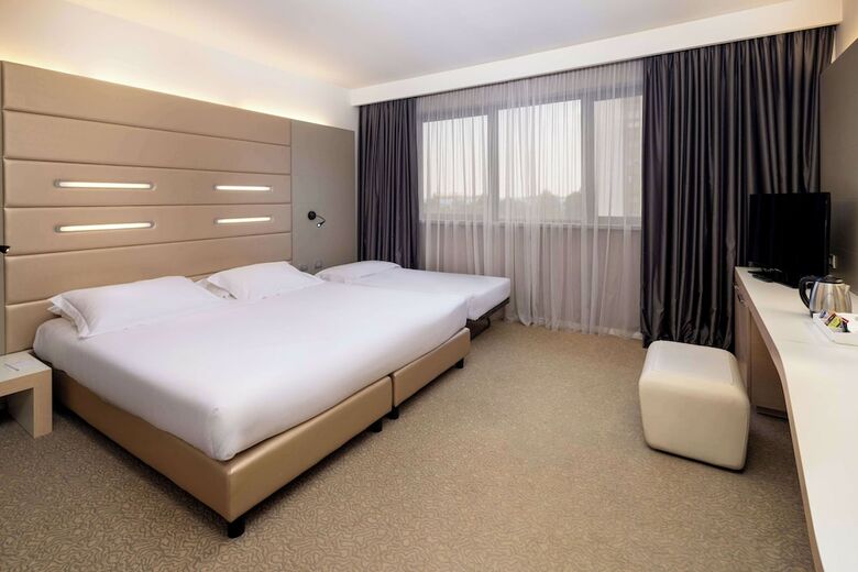 Hotel B4 Bologna Tower