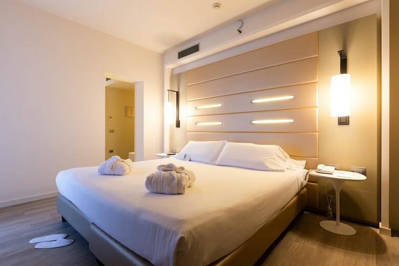 Hotel B4 Bologna Tower