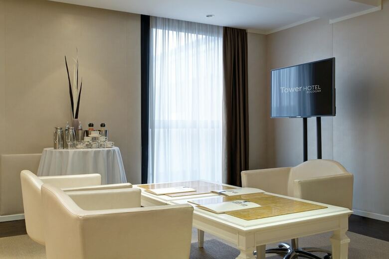 Hotel B4 Bologna Tower