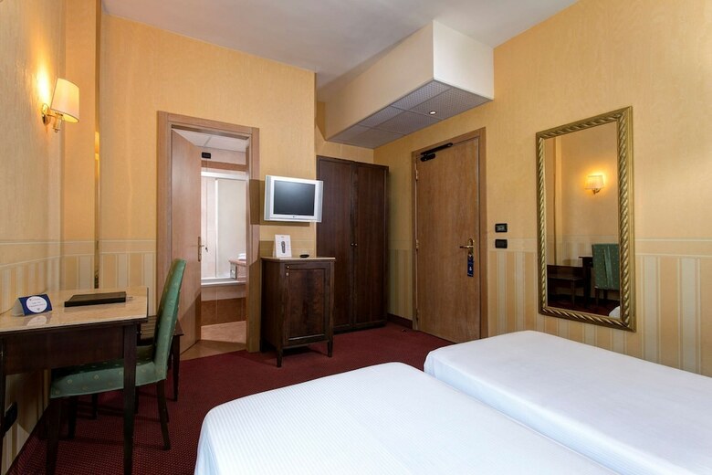 Hotel Tritone