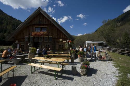 Hostal G�stehaus Trattner