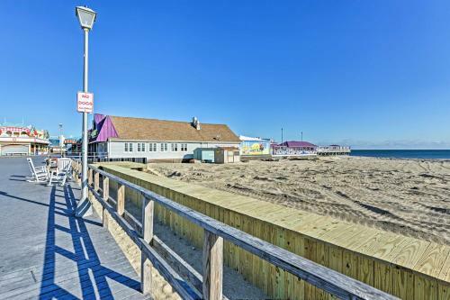 Charming Beach Cottage - Walk To Boardwalk!