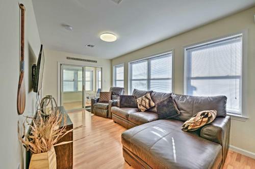 Charming Beach Cottage - Walk To Boardwalk!