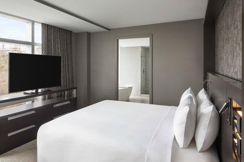 Hotel Envue, Autograph Collection