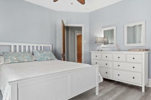 Beach Block-ocean Views-large Balconies-parking