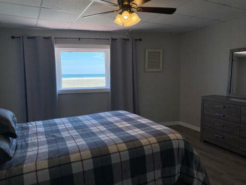 Affordable Beachfront Apartment With Balcony Sleeps 8