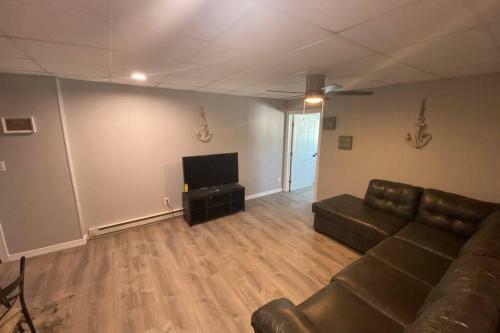 Affordable Beachfront Apartment No Balcony Sleeps 10