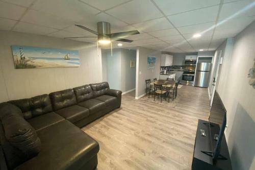 Affordable Beachfront Apartment No Balcony Sleeps 10