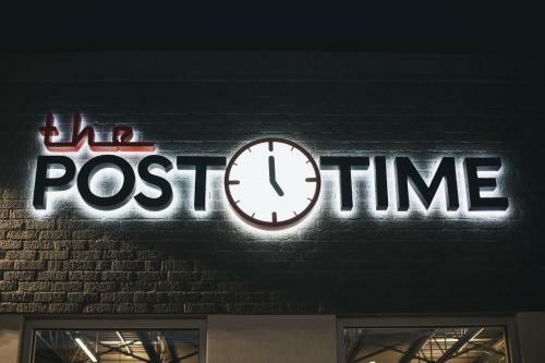 Hotel Post Time Inn