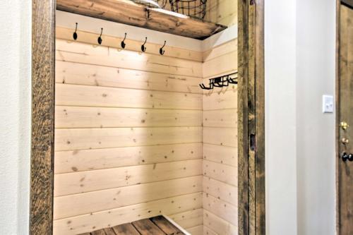 Apartamento Modern Couples Condo With Loft And Wheeler Peak View!