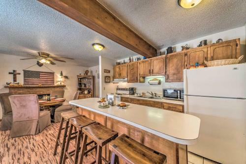 Charming Cloudcroft Cabin With Private Hot Tub!