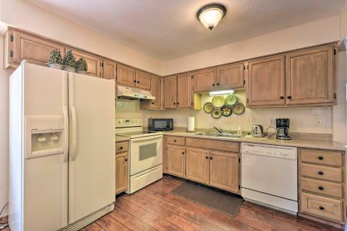 Cozy Angel Fire Townhome, 0 4 Mi To Mountain!
