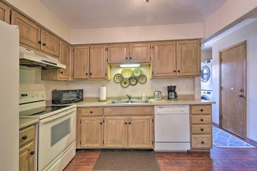 Cozy Angel Fire Townhome, 0 4 Mi To Mountain!