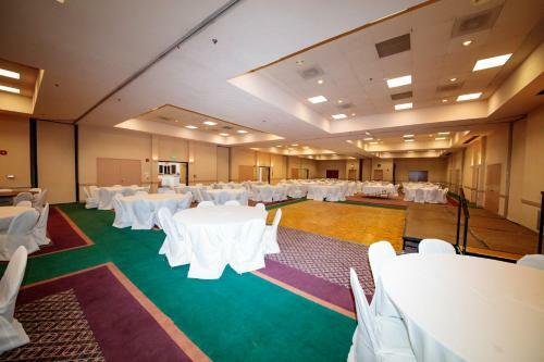 Hotel Howard Johnson By Wyndham Gallup
