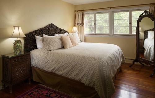 Bed & Breakfast Casa Blanca Inn And Suites
