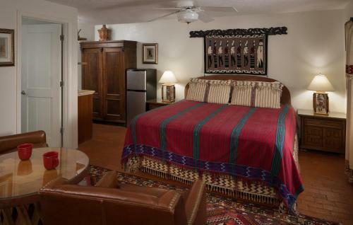 Bed & Breakfast Casa Blanca Inn And Suites