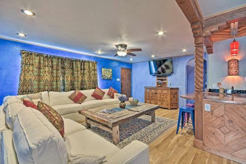 Cozy Blue Adobe With Steam Room 2 Mi From Taos!