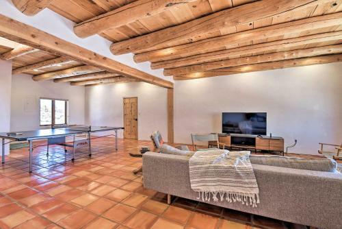 Updated El Prado Home With Game Room And Mtn Views