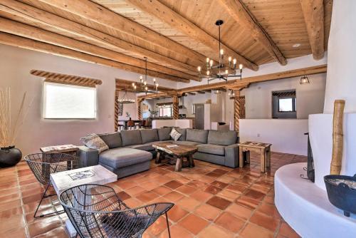 Updated El Prado Home With Game Room And Mtn Views