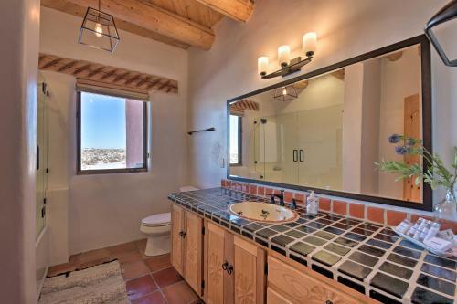 Updated El Prado Home With Game Room And Mtn Views