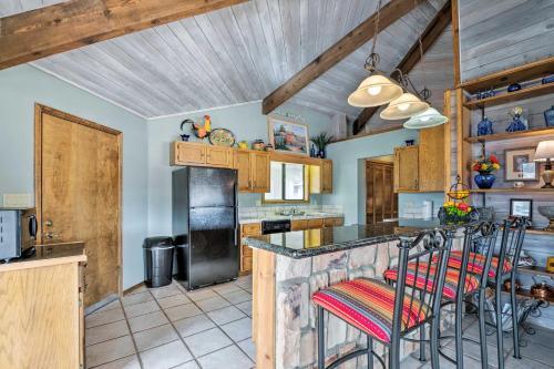 Unique Retreat With Mtn View 17mi To Ski Apache