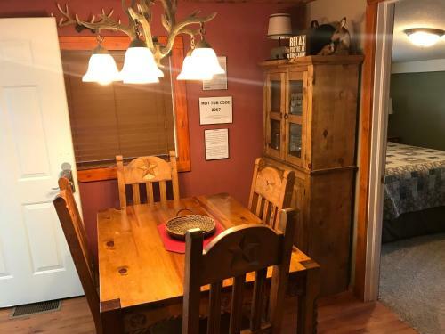 Gonzales Cozy Little Bear Cabin