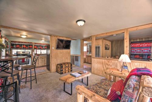 Apartamento Ruidoso Getaway With Deck - Walk To Downtown!
