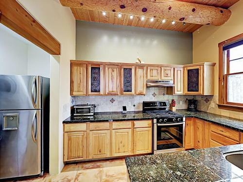 Apartamento New Listing! Modern Adobe Condo With Fireplace Condo