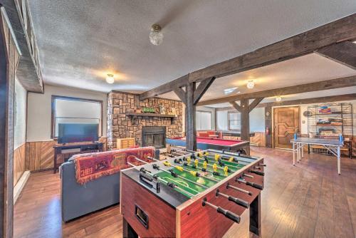 Apartamento Updated Big Chill With Game Room, Deck And Mtn Views