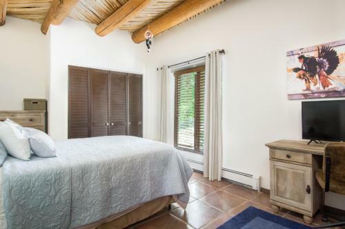 New Listing! Luxe Compound On 5 Acres - Sleeps 20! Home