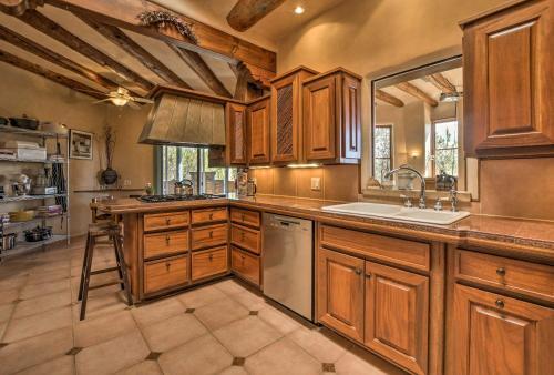 Stunning Santa Fe Sw-style Getaway With Indoor Pool!