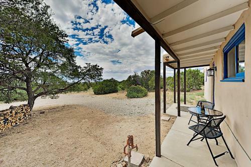 Peaceful Mountain-view Retreat On 3 Acres Home