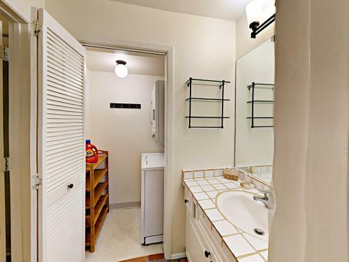 Bishops Lodge Apartment Unit 18 Apts