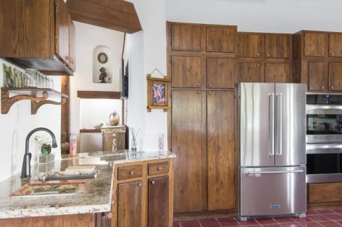 New Listing! Luxurious Mountain Retreat On 5 Acres Home
