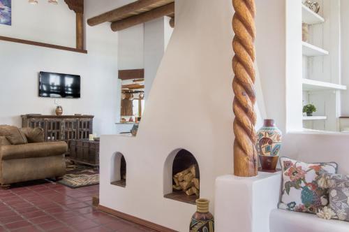 New Listing! Luxurious Mountain Retreat On 5 Acres Home