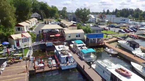 Hotel Hills Motel & Marina