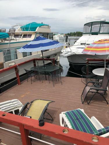 Hotel Hills Motel & Marina