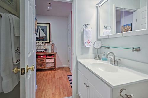 Townhome With Attached Boathouse On Alexandria Bay!