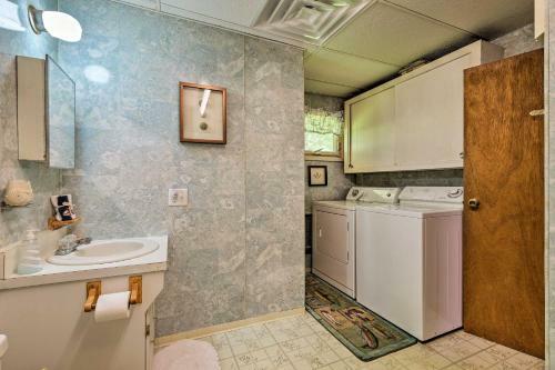 Quiet Home With Beach Access On Great Sacandaga Lake